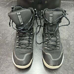 Under Armour Women’s High Top Volleyball Shoes Size 10